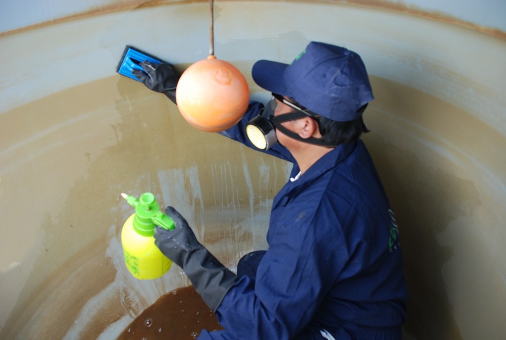 https://cdn.dubaiclean.com/uploads/2024/03/water-tank-cleaning-services-in-dubai-by-dubaiclean.jpg